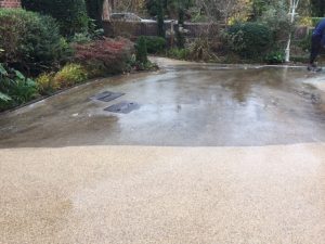driveway-cleaning driveway-cleaning